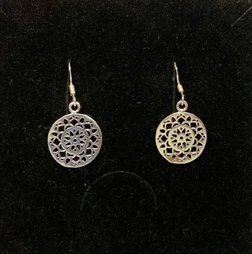 Ørehængere i sølv - Livets Blomst lille, livsblomst, østen, mystik, yoga, yogis, indre ro, amulet, sølv, ægte, sterling, nikkelfri, små, billige, smukke, specielle, flotte, feminie, øreringe, hænge øreringe, lys sølv, sølv smykker, gaveide, student, studentergave, rejse, lykkebringende, beskyttelse, held, lykke, biti, ribe