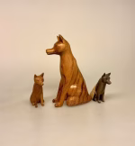 Figur Ræv - Ræv Håndskåret i Træ Stor, Figur ræv - Ræv håndskåret i træ - lille, fox, rævefigur, træræv, træfigur, skovens dyr, håndlavet, håndskåret, træskærearbejde, gaveide, natur, naturvejleder, jagt, jagttegn, vild, biodiversitet, fin, flot, kunsthåndværk, symbolsk, gave, særlig, kvalitet, vandring, gåtur, ræveting, ting med, rævefamilie, ræveunge, biti, ribe, nationalpark, vadehavet, mikkel, rævemor