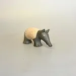 Tapir - Håndskåret af Træ lille, Trætapir, Tapir - Håndskåret af Træ lille, cw-39S, tapirer, tapirpapir, sjove, vilde, dyr, zoo, zoologisk have, myresluger, tryne, gris, bælte, træfigur, trædyr, håndlavet, håndsnittede, håndlavede, træskærearbejde, træsnit, trædyr, dyr af træ, zoolog, biologi, færdig, biolog, dyrepasser, symbolsk, gave, gaveide, biti, ribe