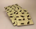 A6 Hæfte Håndlavet Papir - Khaki med Sorte Katte, A6 Hæfte håndlavet papir - Khaki med sorte katte A5 Hæfte håndlavet papir - Khaki med sorte katte, katte, katteting, ting med katte, cats, catlover, katteejer, gave, gaveidé, hæfte, notesbog, journal, håndlavet, papir, nepal, håndtrykt, kattefigur, kattefigurer, kattemotiv, katte mønster, ribe, biti, kattebog, katteblok, kattehæfte