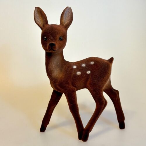 Klassisk Bambi - Brun Velour Stor, HIB, bambi, kronhjort, rådyr, dådyr, buk, råbuk, dåbuk, hjort, bukkejagt, jæger, retro, figur, 60'erne, original, velour, plys, nostalgisk, julepynt, stilleben, juleudstilling, gammeldags, gamle, sjov, sød, fin, flot, figur, skovens, dyr, skovtema, biti, ribe,