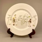 Ben Porcelæn Tallerken - Dreng og Pige blandt græs og fugle, Tallerken - Ben Porcelæn - Dreng og Pige blandt græs og fugle, børn, børnetallerken, børneservice, barnedåb, dåbsgave, babyshower