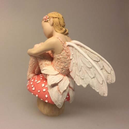 Arora "More than words" - Lille Alf på Paddehat - Enchanted - fe - alfe - magi - eventyr -fantasi - paddehat - fluesvamp - magi -magiens verden