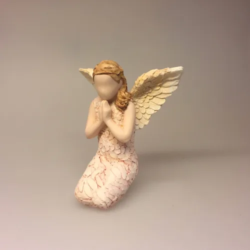 Arora "More than words" - Siddende engel - Angel of Hope - håb - håbets engel - skytsengel - skytsengle - lys i mørket - jeg passer på dig