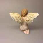 Arora "More than words" - Siddende engel - Angel of Hope - håb - håbets engel - skytsengel - skytsengle - lys i mørket - jeg passer på dig - englevinger