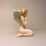 Arora "More than words" - Siddende engel - Angel of Hope - håb - håbets engel - skytsengel - skytsengle - lys i mørket - jeg passer på dig - englevinger