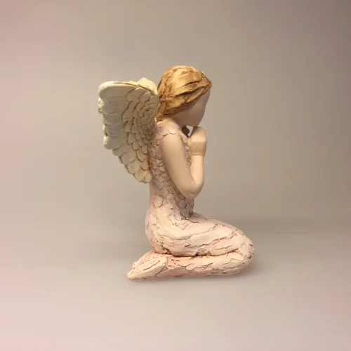 Arora "More than words" - Siddende engel - Angel of Hope - håb - håbets engel - skytsengel - skytsengle - lys i mørket - jeg passer på dig - englevinger