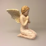 Arora "More than words" - Siddende engel - Angel of Hope - håb - håbets engel - skytsengel - skytsengle - lys i mørket - jeg passer på dig - englevinger