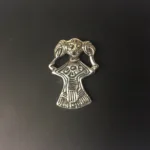 Vikingevedhæng i sølv - Freja med fletninger lille, freya, freyja, kærlighed, frugtbarhed, liv, valkyrie, asgård, asatro, aserne, bifrost, tårer af guld