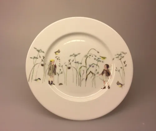 Ben Porcelæn Tallerken - Dreng og Pige blandt græs og fugle, Tallerken - Ben Porcelæn - Dreng og Pige blandt græs og fugle, børn, børnetallerken, børneservice, barnedåb, dåbsgave, babyshower