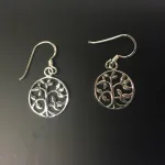 Vikingeøreringe i sølv - Livets træ Yggdrasil med blade - Vikinge vedhæng i sølv - Livets træ Yggdrasil med blade, Vikinge Vedhæng sølv - Livets træ Yggdrasil filigran, vikingesmykker, vikingsmykker, livstræet, ask, ygdrasil, yggdrassil, asatro, sølvvedhæng, sølvsmykke, kædevedhæng, freja, nordisk mytologi, asgård, udgård, midgård, museumssmykker, museums smykker, kopi smykker, fund, kopier af fund, ribe, biti,