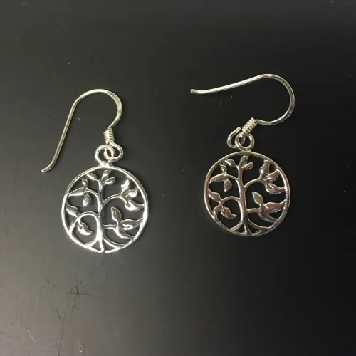 Vikingeøreringe i sølv - Livets træ Yggdrasil med blade - Vikinge vedhæng i sølv - Livets træ Yggdrasil med blade, Vikinge Vedhæng sølv - Livets træ Yggdrasil filigran, vikingesmykker, vikingsmykker, livstræet, ask, ygdrasil, yggdrassil, asatro, sølvvedhæng, sølvsmykke, kædevedhæng, freja, nordisk mytologi, asgård, udgård, midgård, museumssmykker, museums smykker, kopi smykker, fund, kopier af fund, ribe, biti,