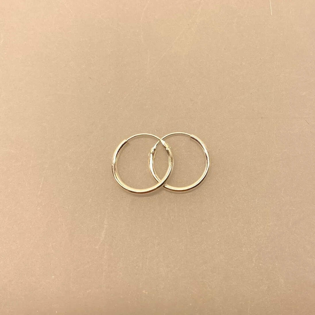 Creoler i Sølv Ø 16 mm Glatte Hoops 1,5 mm Creoler i Sølv Ø 16 mm Glatte Hoops 1,5 mm, sø 1516, tynde, enkle, basic, klassiske, diskrete, hverdags, øreringe, runde, ren, ægte, sterling, sølv, lyse, blanke, billige, stine a, pico, sølvøreringe, creoler, hoops, biti, ribe, parpriser, tilbud, cool, pico, stine a, maanesten, enamel, cph