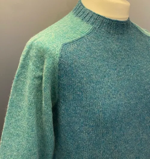 Harley of Scotland - Lambswool Pullover Uni tofarvet, turkis, blå, blågrøn, sporty, herremodel, herrestrik, herresweater, uldtrøje, uldpullover, pullover, striktrøje, strik, trøje, let, lun, tynd, lang, damestrik, biti, speciel, skotsk