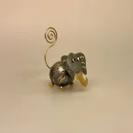 Metal Figur - Elefant Sølvgrå, Memo holder metal - Sølvgrå elefant, metalelefant, metalfigur, elefantfigur, huskeklemme, pengegave, penge i gave, fotoholder, ting med elefanter, elefantting, klemme, notesholder, noter