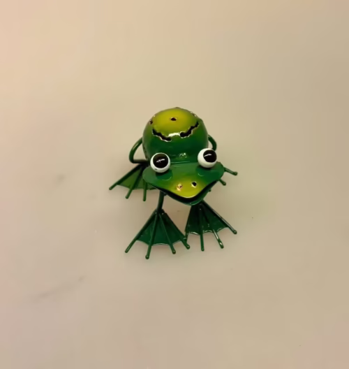 Metal Figur - Frø Grøn med Magnet, Metal Dyr - Grøn Frø, magnet, frømagnet, metalfrø, metaldyr, sjov, padde, vandløb, biolog, biologi, naturen, vild, vilje, naturvejleder, sød, biti, ribe, studentergave, student,