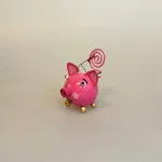 Memo holder metal - Lyserød gris, Metal Figur - Lyserød Gris, grisebasse, grissebasse, pink, svin, pig, piggy, ting med grise, gurli gris, gustav gris, memoholder, huskeseddel, noter, huskeklemme, indkøbsseddel, pengegave, pengeholder, fotoholder, gave, metalgris, grisefigur, metalfigur,