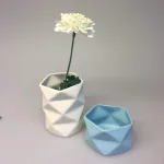 Trine Rytter keramik - Foldemønster elfenben lyseblå -Trine Rytter keramik - Foldemønster Elfenben, keramik, porcelæn, dansk, design, kunsthåndværkerne, keramikkamp, brugskunst, håndlavet, vase, fyrfadsstage, lys, kvalitet, specielt, biti, ribe