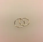 Creoler i sølv Ø 12 mm glatte hoops med click-lås, knækcreoler, clickcreoler, ægte, sterling, sølv, hoops, loops, hups, runde, ringe, blank, blanke, kvalitet, holdbare, nemme, nemme at lukke, smarte, små, diskrete, billige, øreringe, ørenringe, cirkler, biti, ribe