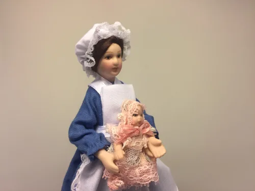 Baby rosa, babydukke, dukkebaby, dukkehusdukke, dukkehusbaby, mini, miniatyre, miniature, lille, lyserød, rosa, pink, ting til dukkehuset, miniaturen, dollhouse, biti, ribe, vadehavet