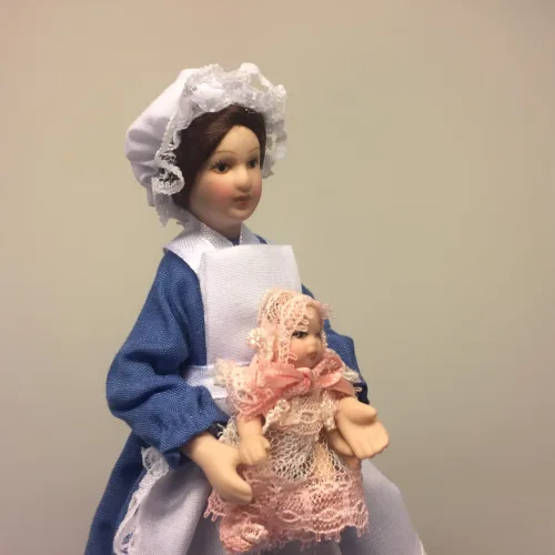 Baby rosa, babydukke, dukkebaby, dukkehusdukke, dukkehusbaby, mini, miniatyre, miniature, lille, lyserød, rosa, pink, ting til dukkehuset, miniaturen, dollhouse, biti, ribe, vadehavet