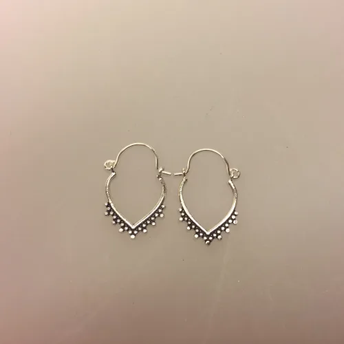 Creoler i sølv Ø 12 mm hjertebøjle med fint mønster, Ø 12 mm Creol øreringe sølv - hjertebøjle med fint mønster, Creol øreringe sølv - bøjle med fint mønster, hoops, loops, runde, øreringe, ringe, ørenringe, bali, boho, hippie, stylish, cool, ægte, sølv, sterling sølv, billige, lave priser, kvalitet, små, specielle, mønster, maanesten