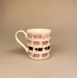 Krus - Ben Porcelæn - Grise, gris, grisekop, grisekrus, kop med grise, krus med grise, sø, søer, grisesø, orne, pattegris, svin, tryne, grisetryne, krølle på halen, pig, ting med grise, ting med svin, svinekop, broget, lyserød, hængebug,
