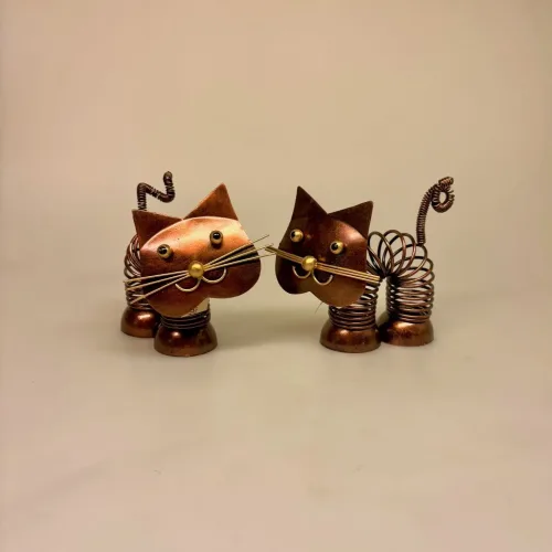 Metalfigur - Kobber Kat fjeder, M74C, kobber, kat, kattefigur, kat af metal, metalkat, metaldyr, kunst, kunståndværk, unika, håndlavet, håndarbejde, smedet, finurlig, sjove, pengegave, ide til pengegave, ide til penge, penge i gave, holder til penge, memo, memoholder, mis, missekat, lille kat, catlover, ting med katte, katteting, kobberbryllup