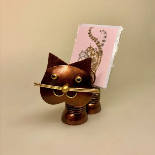 Metalfigur - Kobber Kat fjeder, M74C, kobber, kat, kattefigur, kat af metal, metalkat, metaldyr, kunst, kunståndværk, unika, håndlavet, håndarbejde, smedet, finurlig, sjove, pengegave, ide til pengegave, ide til penge, penge i gave, holder til penge, memo, memoholder, mis, missekat, lille kat, catlover, ting med katte, katteting, kobberbryllup