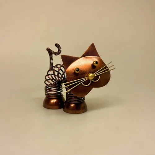 Metalfigur - Kobber Kat fjeder, M74C, kobber, kat, kattefigur, kat af metal, metalkat, metaldyr, kunst, kunståndværk, unika, håndlavet, håndarbejde, smedet, finurlig, sjove, pengegave, ide til pengegave, ide til penge, penge i gave, holder til penge, memo, memoholder, mis, missekat, lille kat, catlover, ting med katte, katteting, kobberbryllup