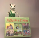 Findus og Pedersen Klodspuslespil , findus, petterson, pettson, klodser, klodspuslespil, klodspussel, klodspuzzel, billedklodser, spil, for de små. børnespil, børneting, fendus, findos, svensk, pandekagekage, bondegård, småland,