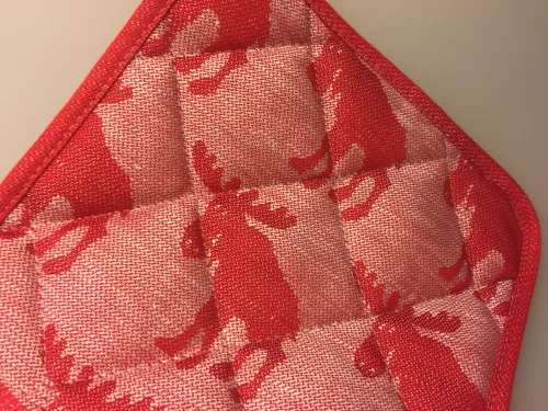 Grydelap (1) - vævet bomuld/hør - Elge rød, røde grydelapper, natur, hør, bomuld, elg, elge, elgsdyr, svensk, svenske, sverige, design, småland, skåne, skove, natur, køkken, jul, tekstiler, stiligt, hyggeligt