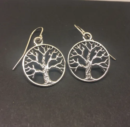 Vikingeøreringe i sølv - Livets træ Yggdrasil rund enkel, Vikingeøreringe i sølv - Livets træ Yggdrasil oval prik, livstræ, livstræet, ask, ygdrasil, yggdrassil, ovale, medaljon, fligran, yndige, feminine, lette, ægte, sølv, øreringe, ørenringe, smukke, kvalitet, specielle, vikinger, vikingesmykker, biti, ribe, freja, ydun, idun,