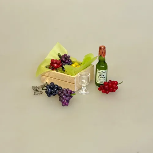 Miniature Kasse med Vindruer, vindruer, druer, drueklase, vindrueklase, kasse med druer, vin, mini, dukkehus, dukketing, dukkehusting, ting til dukkehuset, sættekasse, sætterkasse, sættekasseting, amagerhylde, købmandsbutik, legemad, grønt, kasse, trækasse, biti, ribe