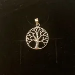 Vikingevedhæng i sølv - Livets træ Yggdrasil stiliseret lille, Vikingevedhæng i sølv - Livets træ Yggdrasil , sølv, ægte, sterling, sterlingsølv, livstræ, livets træ, ask, ygdrasil, yggdrasil, ygdrassil, vikinger, vikingetiden, vikingesmykker, sølvsmykke, vedhæng, sølvvedhæng, træ, museums, museumssmykker, kopi, vikingekopi, kopismykke, original, kraftigt, lækker, kvalitet, ribe, aser, nordisk, mytologi, gammel, tro, guder, asatro,