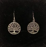 Vikingeøreringe i sølv - Livets træ Yggdrasil krummelurer, Vikingeøreringe i sølv - Livets træ Yggdrasil rund enkel, Vikingeøreringe i sølv - Livets træ Yggdrasil oval prik, livstræ, livstræet, ask, ygdrasil, yggdrassil, ovale, medaljon, fligran, yndige, feminine, lette, ægte, sølv, øreringe, ørenringe, smukke, kvalitet, specielle, vikinger, vikingesmykker, biti, ribe, freja, ydun, idun,