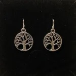 Vikingeøreringe i sølv - Livets træ Yggdrasil rund enkel, Vikingeøreringe i sølv - Livets træ Yggdrasil oval prik, livstræ, livstræet, ask, ygdrasil, yggdrassil, ovale, medaljon, fligran, yndige, feminine, lette, ægte, sølv, øreringe, ørenringe, smukke, kvalitet, specielle, vikinger, vikingesmykker, biti, ribe, freja, ydun, idun,