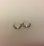 Creoler i sølv Ø 12 mm med oxyderet S-mønster og kugle , hoops, ægte, billige, kvalitet, cool, fine, hoops, filigran, stine a, maanesten, Creoler i sølv Ø 12 mm med sol twistet snoning og S-mønsterCreoler sølv , speciel, boho, hippie, chick, biti, ribe, viking, middelalder, Sølvøreringe, sølv smykker, ørenringe, øreringe, runde, ringe, hoops, creol, creoler,chunky