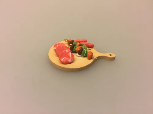 Miniature Grillmad på spyd, Miniature Grillmad, Kugle grill miniature, weber, webergrill, kuglegrill, grill, grillaften, på grillen, mini, miniature, dukkehus, dukkehusting, sangskjuler, gaveide, til manden, skumslukker, grillspyd, biti, ribe