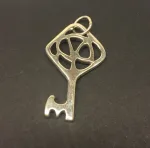 Vikingevedhæng i sølv - Nøglen til Himmeriget stor, nøgle, sølvnøgle, vikingesmykker, vikingetid, vikingevedhæng, vikingefund, museumssmykker, ægte, sølv, sølvsmykke, sølvvedhæng, ribe, ældste by, museums,