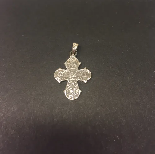 Vedhæng i sølv Dagmarkors apostle mini, Vedhæng i sølv Dagmarkors apostle lille, Vedhæng i sølv Dagmarkors apostle, Vedhæng i sølv - Dobbeltsidet Dagmarkors, dronning dagmar, ribe, vadehavet, biti, museums smykker, kopismykker, vikingekopier, kors, fund, danefæ, kristent kors, sølvkors, sterling sølv, ægte sølv,