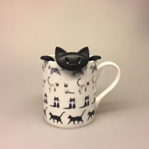 Krus - Ben Porcelæn - Katte på række, Krus - Ben Porcelæn - Sorte Katte, kattekrus, kattekop, kattebæger, kaffekop, kaffekrus, thekrus, thekop, tekop, tekrus, thedrikker, kaffedrikker, kaffeelsker, kakaokop, ting med katte, ting med misser, catlover, catlady, killing, missekatte, lille mis, gave, gave ide, kaffeglæde, kattetema, biti, ribe, allport,
