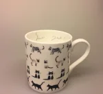 Krus - Ben Porcelæn - Katte på række, Krus - Ben Porcelæn - Sorte Katte, kattekrus, kattekop, kattebæger, kaffekop, kaffekrus, thekrus, thekop, tekop, tekrus, thedrikker, kaffedrikker, kaffeelsker, kakaokop, ting med katte, ting med misser, catlover, catlady, killing, missekatte, lille mis, gave, gave ide, kaffeglæde, kattetema, biti, ribe, allport,