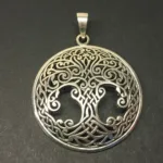 Vikingevedhæng i sølv - Livets træ Yggdrasil keltisk flet stor, sølv, ægte, sterling, sterlingsølv, livstræ, livets træ, ask, ygdrasil, yggdrasil, ygdrassil, vikinger, vikingetiden, vikingesmykker, sølvsmykke, vedhæng, sølvvedhæng, træ, museums, museumssmykker, kopi, vikingekopi, kopismykke, original, kraftigt, lækker, kvalitet, ribe, aser, nordisk, mytologi, gammel, tro, guder, asatro,