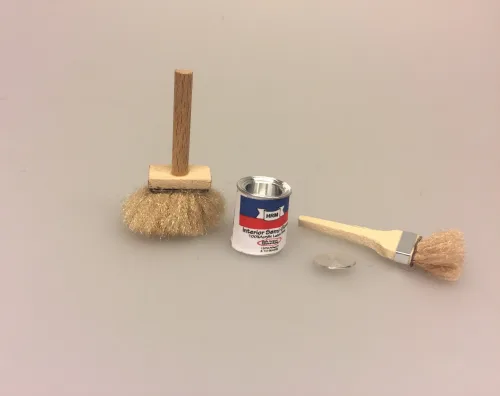 Miniature Malerdåse skibslak, maling, maler, malergrej, fernis, lak, skibslak, dukkehus, dukkestørrelse, mini, miniature, nisse, nissebo, nisseting, dukkehusting, sætterkasse, sættekasse, sættekasseting, samler, objekter, småt, ribe, biti, sejler, skib, sejlskib, sangskjuler, gaveide,