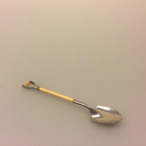 Miniature Spade, Miniature Hækkesaks, hækkeklipper, haven, dukkehave, haveredskaber, ting til, dukkehuset, miniature, bonsai, verden, lege, dukketing, dukkehus, dukkehusting, miniature, miniaturer, sættekasse, amagerhylde, nissebo, nissedør, nissehus, biti, ribe, en spade for en spade