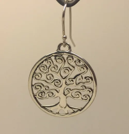 Vikingeøreringe i sølv - Livets træ Yggdrasil krummelurer, Vikingeøreringe i sølv - Livets træ Yggdrasil rund enkel, Vikingeøreringe i sølv - Livets træ Yggdrasil oval prik, livstræ, livstræet, ask, ygdrasil, yggdrassil, ovale, medaljon, fligran, yndige, feminine, lette, ægte, sølv, øreringe, ørenringe, smukke, kvalitet, specielle, vikinger, vikingesmykker, biti, ribe, freja, ydun, idun,