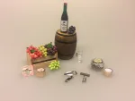 Miniature Kasse med vindruer, vindruer, druer, drueklase, vindrueklase, kasse med druer, vin, mini, dukkehus, dukketing, dukkehusting, ting til dukkehuset, sættekasse, sætterkasse, sættekasseting, amagerhylde, købmandsbutik, legemad, grønt, kasse, trækasse, biti, ribe, tønde, vintønde, proptrækker, oplukker, ost, vinflaske, rødvin