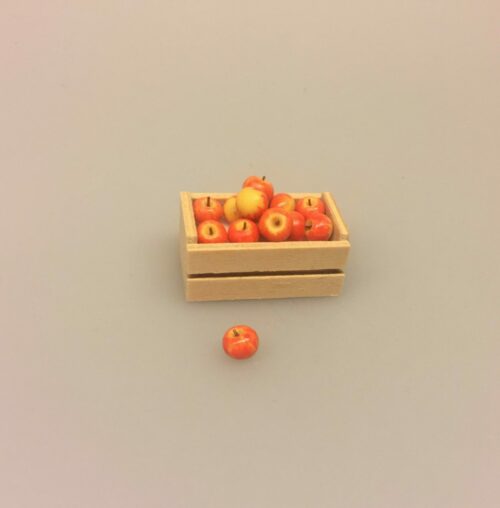 Miniature Kasse med æbler, danske æbler, mini æbler, miniature æbler, æblekasse, ny plukkede, frugt, fynske æbler, usprøjtede, økologiske, dukkehus, dukkehusting, til dukkehuset, mini, miniature, miniaturer, miniatyre, samler, legemad, biti, ribe