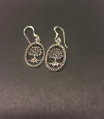 Vikingeøreringe i sølv - Livets træ Yggdrasil oval prik, livstræ, livstræet, ask, ygdrasil, yggdrassil, ovale, medaljon, fligran, yndige, feminine, lette, ægte, sølv, øreringe, ørenringe, smukke, kvalitet, specielle, vikinger, vikingesmykker, biti, ribe, freja, ydun, idun,